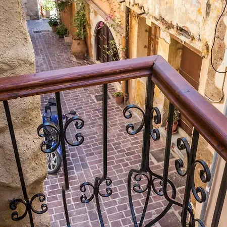 Romantic Mesonet In Chania Old Town Ханья